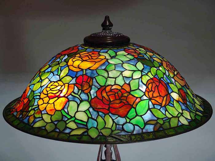 Leaded Glass & Bronze Tiffany lamp